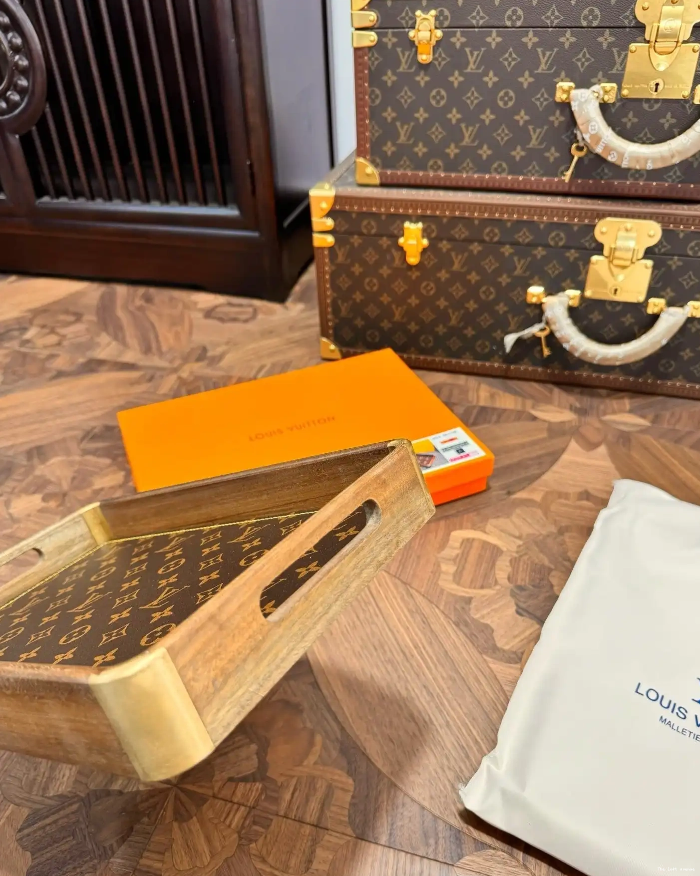 CUSTOM LV SERVING TRAY 0509